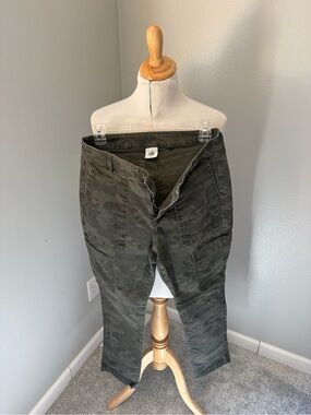 CAbi Women's Straight Leg Cargo Pants in Olive Camo Amelia #6694